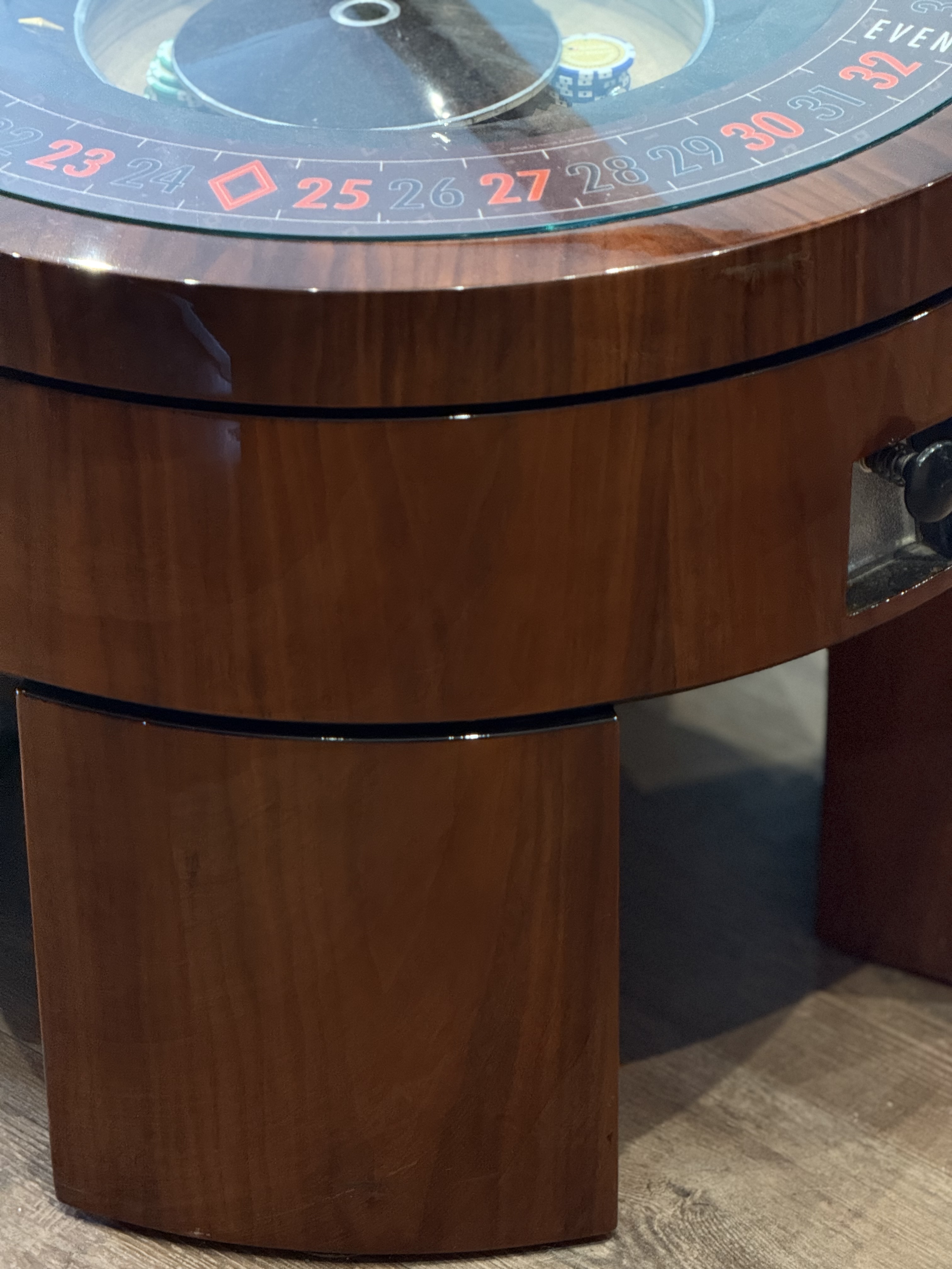 Walnut base and Puller detail